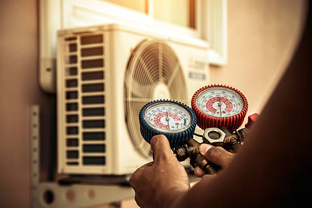Professional Hvac technician working in Pomfret Center, CT